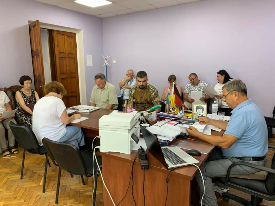 В Саратській громаді минуле зіштовхнулося з сьогоденням: чи перейменовуватимуть одну з головних вулиць міста?