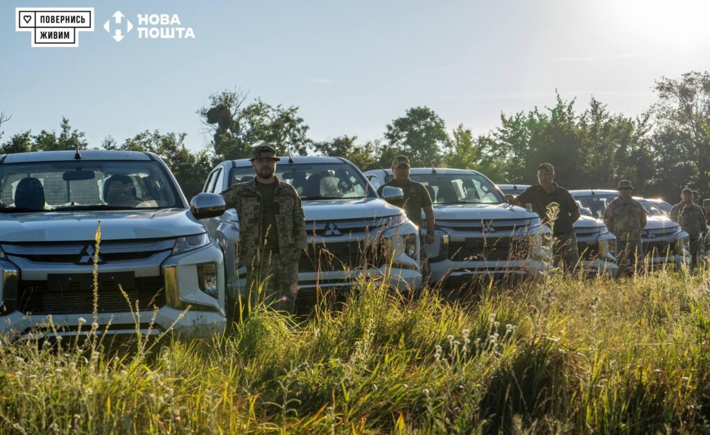 Військові півдня Одещини отримали 14 пікапів від благодійників