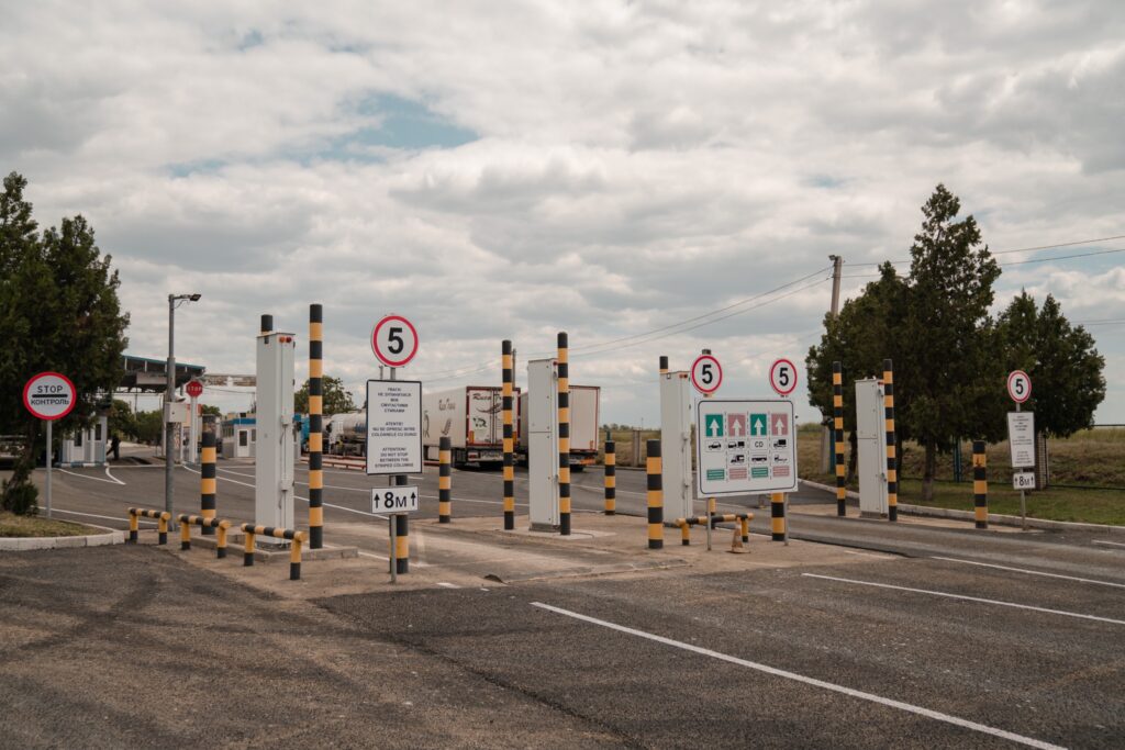 Чи потрібно проходити ТО автомобіля для в’їзду в Румунію? Роз’яснення Посольства України