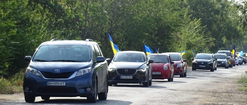 На честь загиблих воїнів: у місті Рені відбувся автопробіг пам’яті