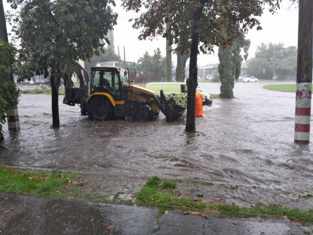 Сильний дощ затопив Одесу (Фото)