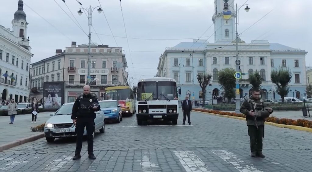 Незабаром вся Україна має поставити життя на паузу