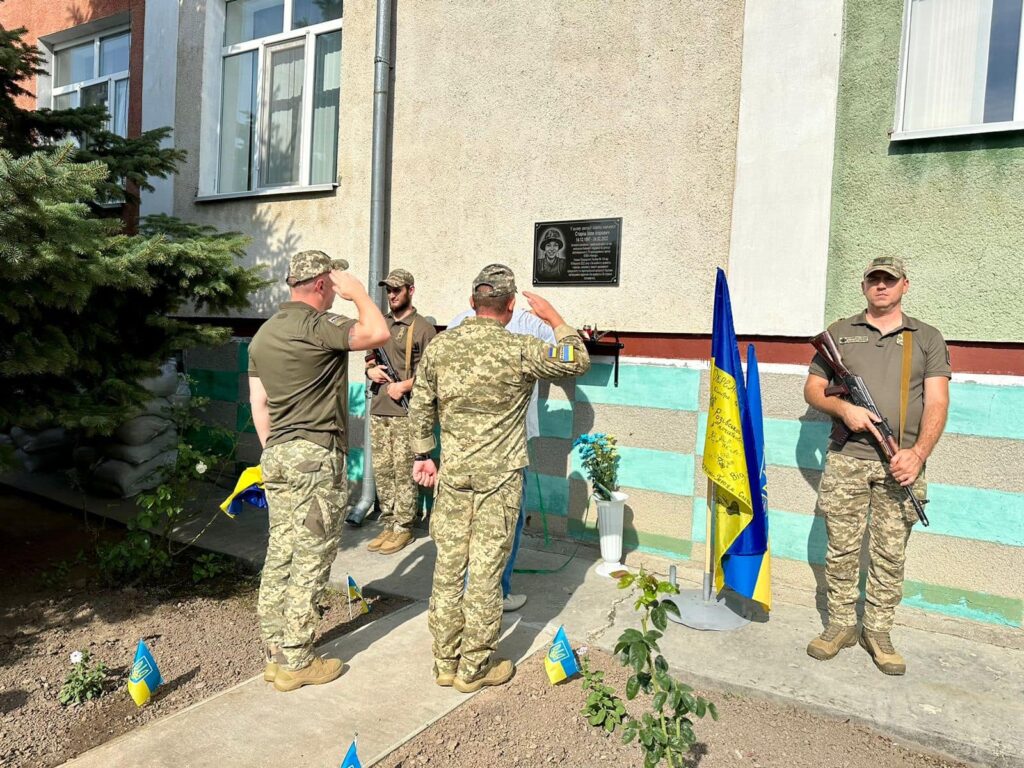 В Кулевчанській громаді відкрили Меморіальну дошку на честь загиблого прикордонника