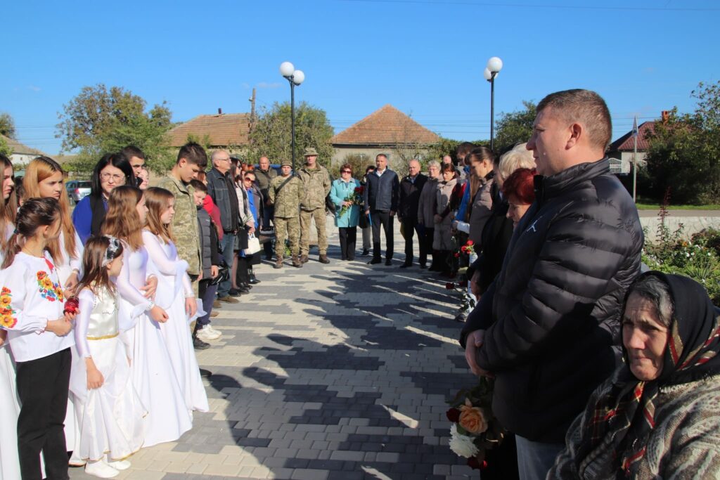 У селі Залізничне Болградської громади відкрили Алею слави в памʼять про полеглих воїнів-земляків