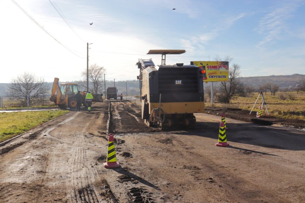 На ділянці дороги між містом Арцизом та Арциз-2 розпочато аварійний ремонт дороги