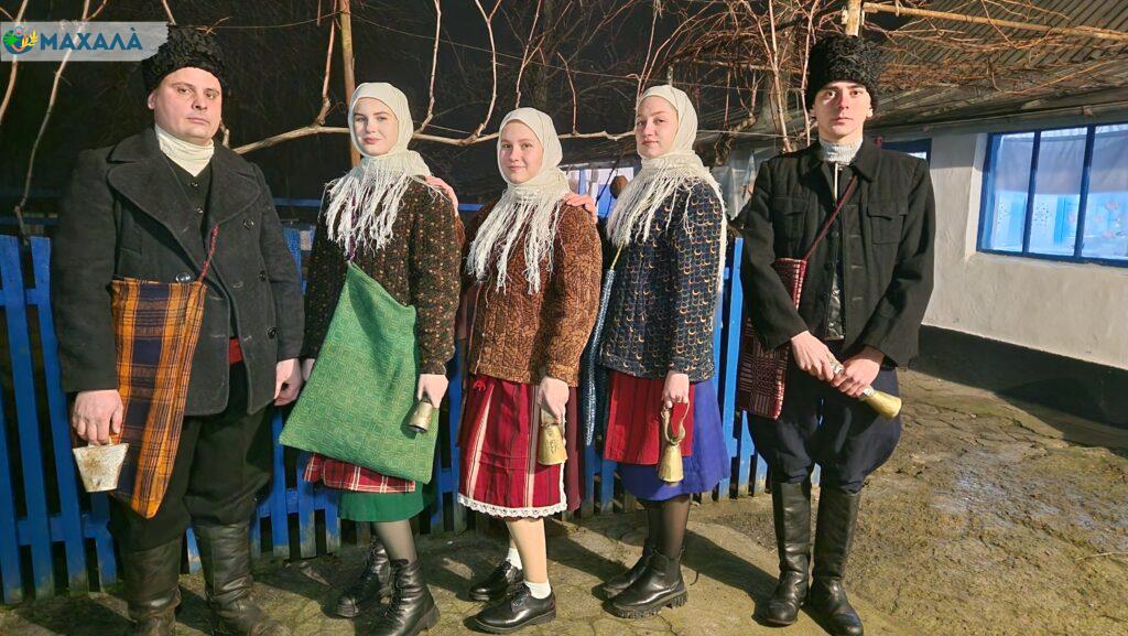 Гомін дзвіночків та “кричалки”: як в селі Кубей Болградського району святкують Новий рік