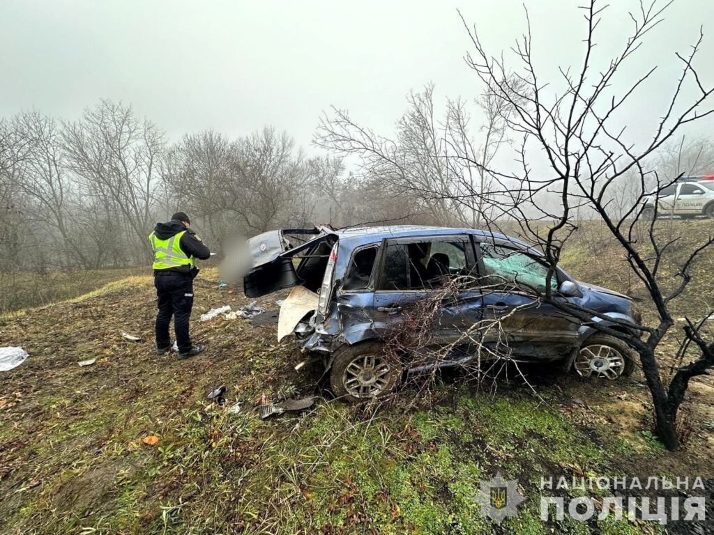 Небезпечний маневр: у Болградському районі водійка злетіла в кювет