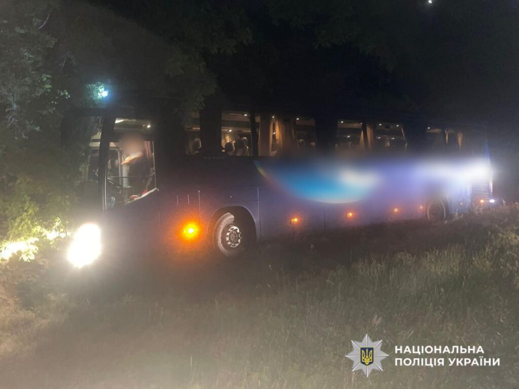 На Одещині автобус Бургас-Одеса з пасажирами злетів у кювет
