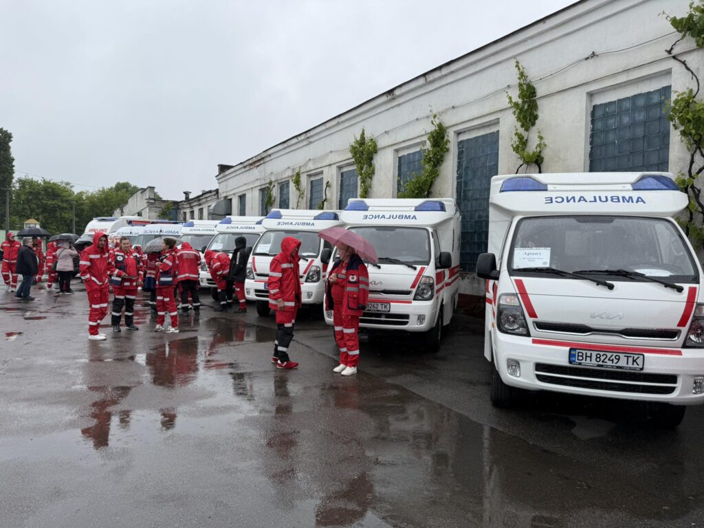 Медзаклади Бессарабії отримали у подарунок п’ять автомобілів швидкої допомоги