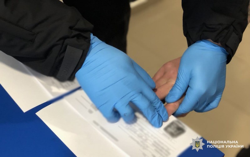 Мешканка Білгород-Дністровського району, яка вдарила ножем рідного брата, постала перед судом