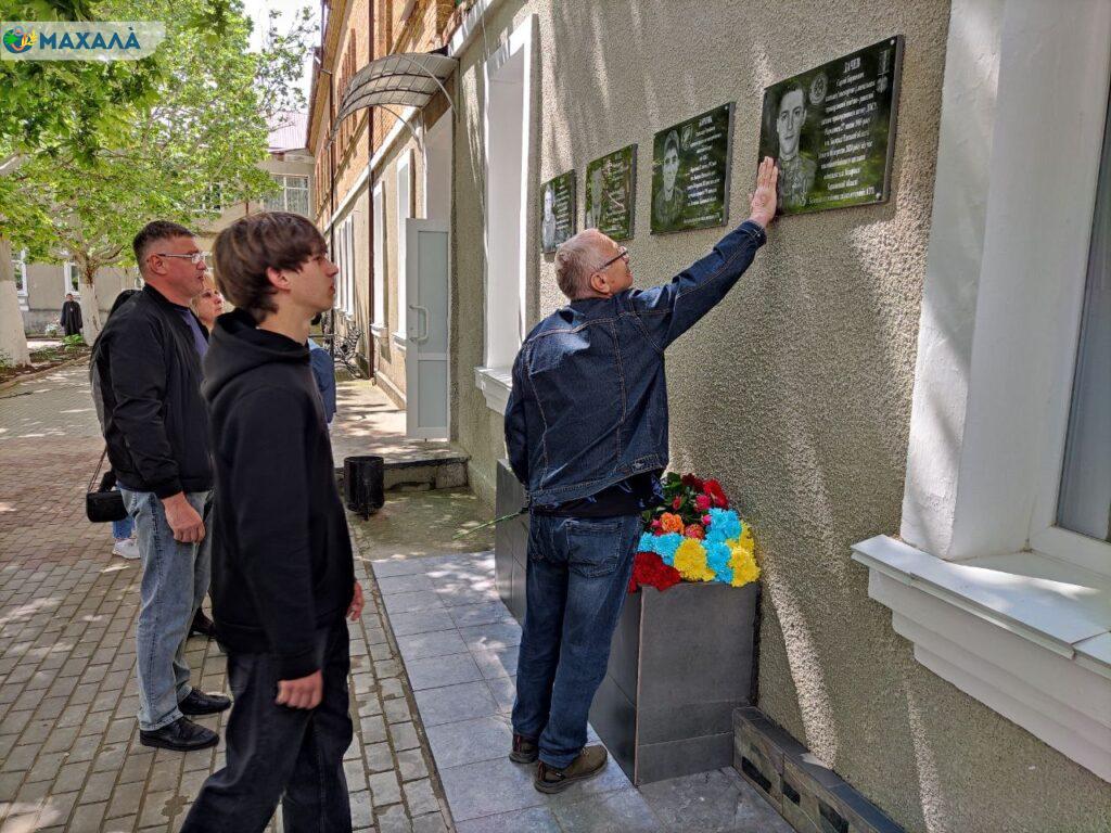 Відразу чотири меморіальні дошки відкрили загиблим воїнам в Болградському ліцеї №2
