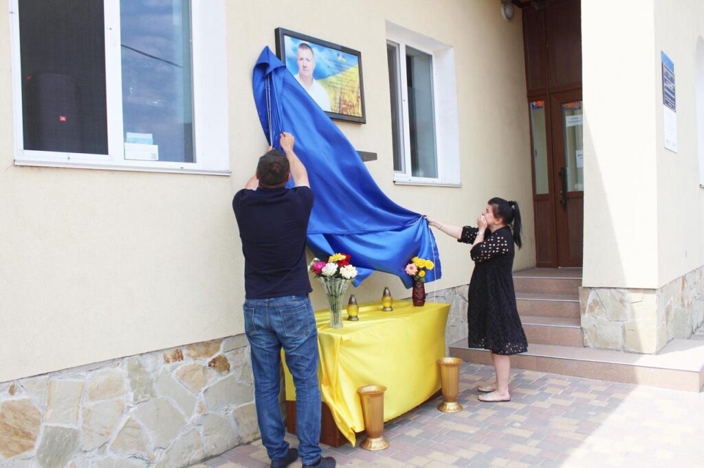 У Саф’янівській громаді відкрили меморіальну дошку загиблому бойовому медику  Володимиру Масленикову