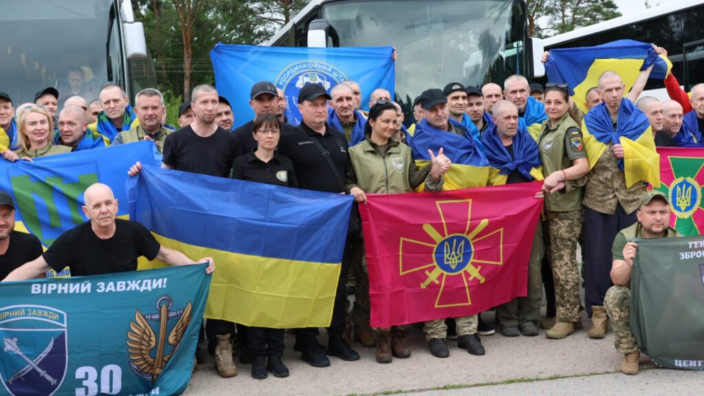 Наші вдома: з російського полону на рідну землю повернули тяжкохворих українських захисників