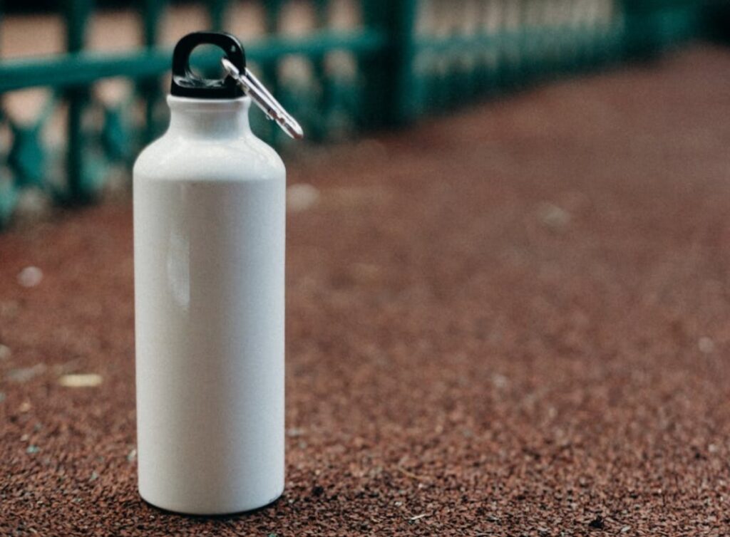 Чому спортивна пляшка з лого — ідеальний корпоративний сувенір