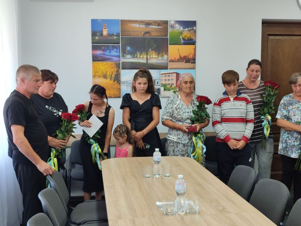 В Ізмаїльському районі відбулася церемонія нагородження загиблих захисників України: нагороди отримали рідні
