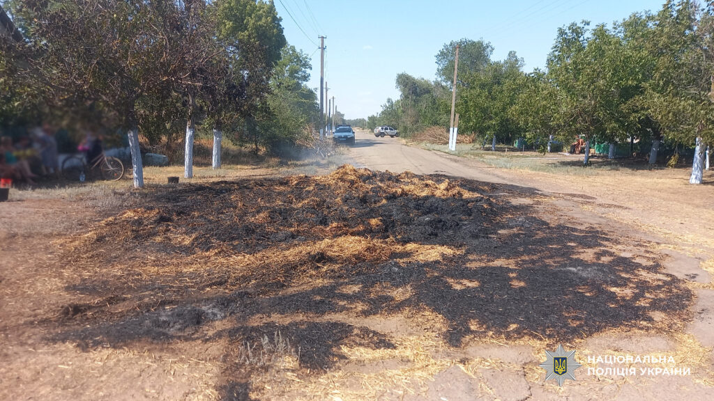 У Білгород-Дністровському районі місцева мешканка навмисно спалила 130 тюків соломи сусіда