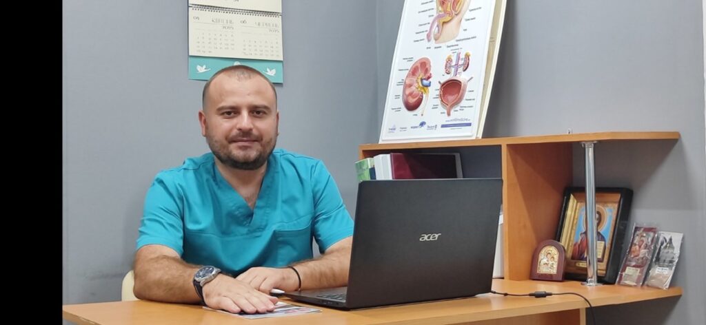 Став лікарем за покликом серця: уролог Артур Караштефан про себе, свою роботу, динаміку урологічних захворювань та важливість профілактики