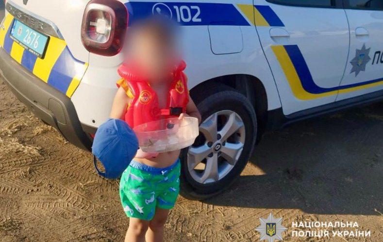 Втік від батьків на 8 кілометрів: поліцейські розшукали дитину, яка зникла на узбережжі Чорного моря
