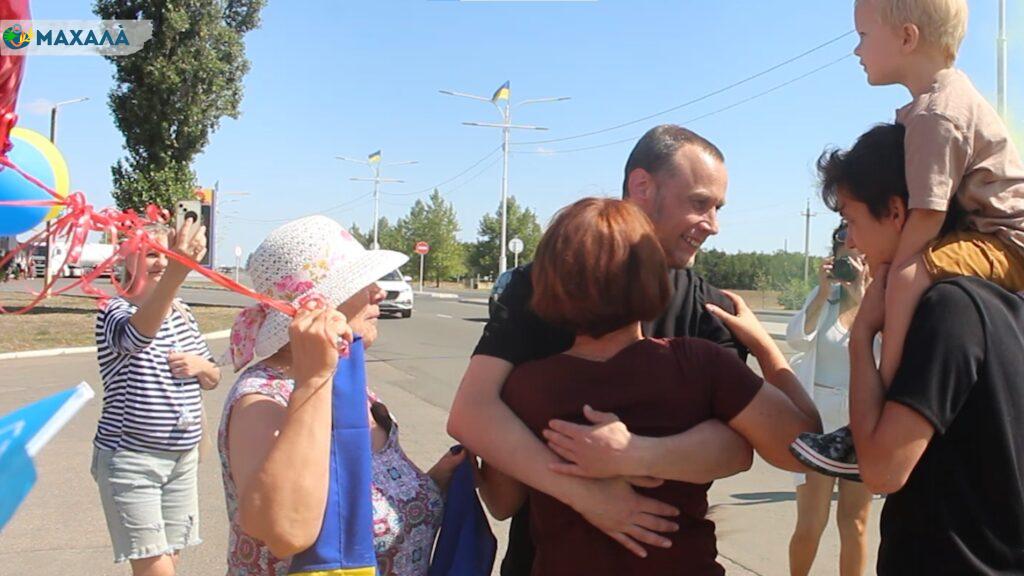 Після майже трьох з половиною років полону на Одещину повернувся останній захисник з острова Зміїний (Відео)