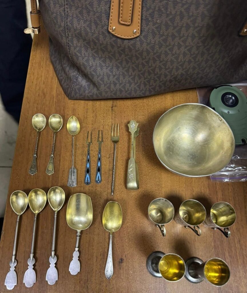 Через пункт пропуску “Орлівка” намагались незаконно вивезти старовинні срібні вироби