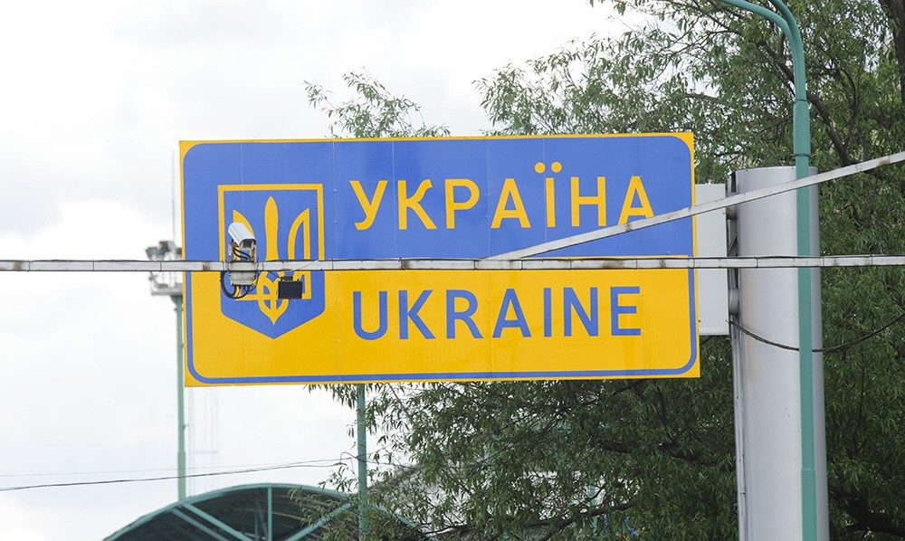 Уряд дозволив чоловікам 18–22 років виїжджати за кордон під час воєнного стану