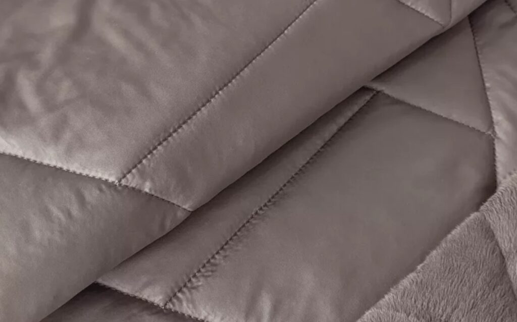 Плащівка на синтепоні: універсальний матеріал для будь-яких ідей