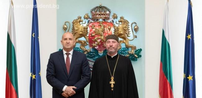Збереження болгарських традицій в Україні: протоієрей з Арциза зустрівся з Президентом Болгарії