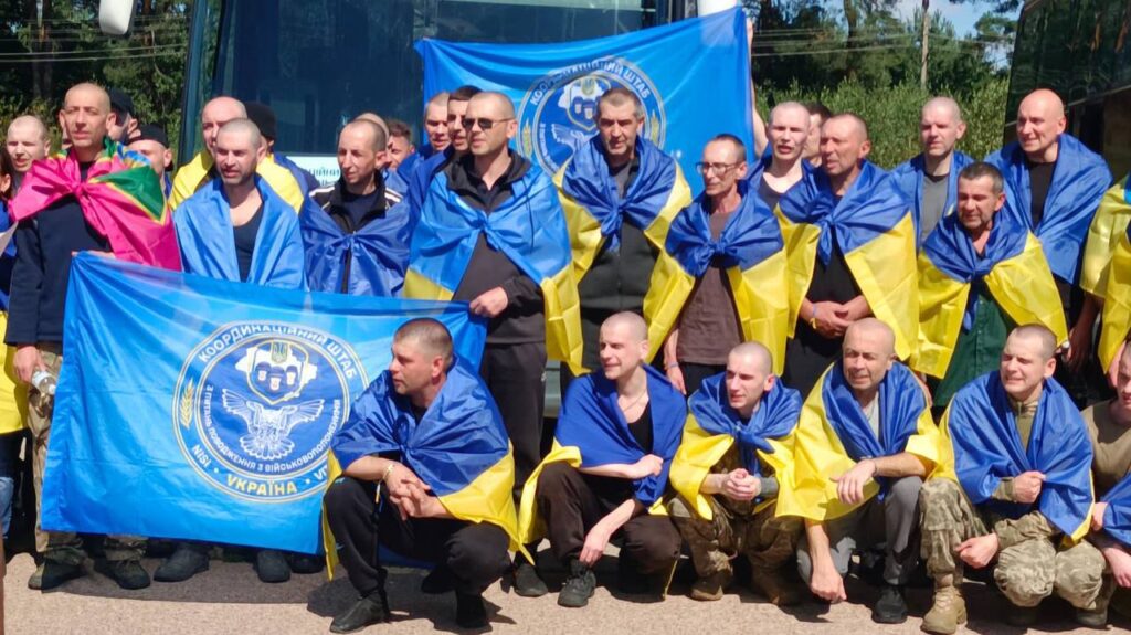 <strong>Черговий обмін полонених: з російського полону повернулось 84 українці</strong>