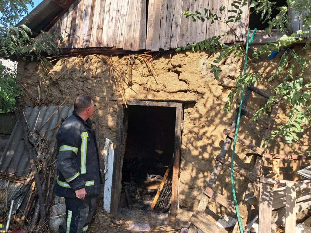 В Новій Некрасівці згорів будинок (Фото)