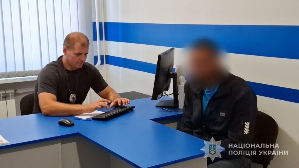 Зламав ребра та руки: у Білгород-Дністровському районі чоловік вліз в оселю та побив 82-річну жінку