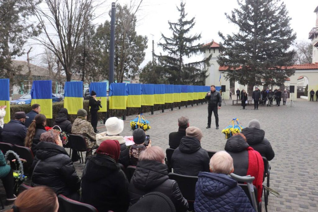Це не місце для катання на мопедах: Арцизька громада закликала молодь з повагою ставитися до Алеї Слави