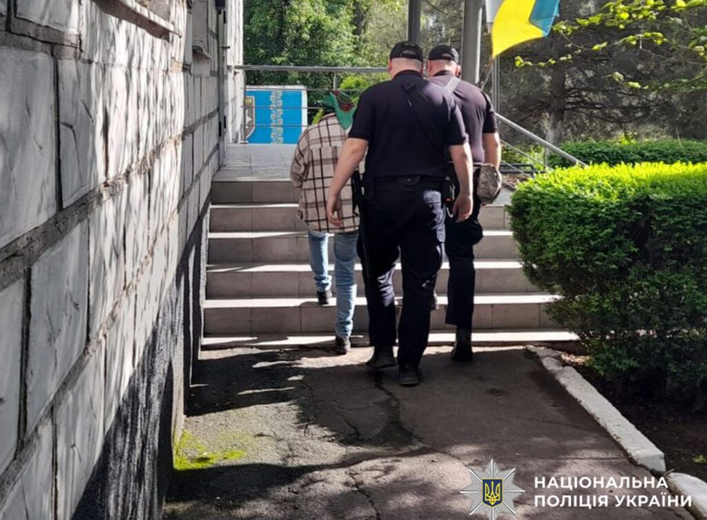 Мешканка Болградського району, яка вдарила сина-підлітка ножем у груди, постала перед судом