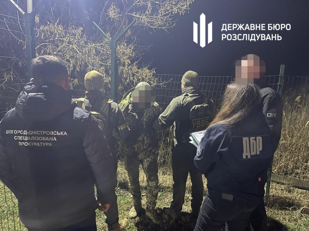 Прикордонник, який за гроші допомагав чоловікам проїжджати транзитну ділянку на трасі Одеса – Рені, відправиться за ґрати