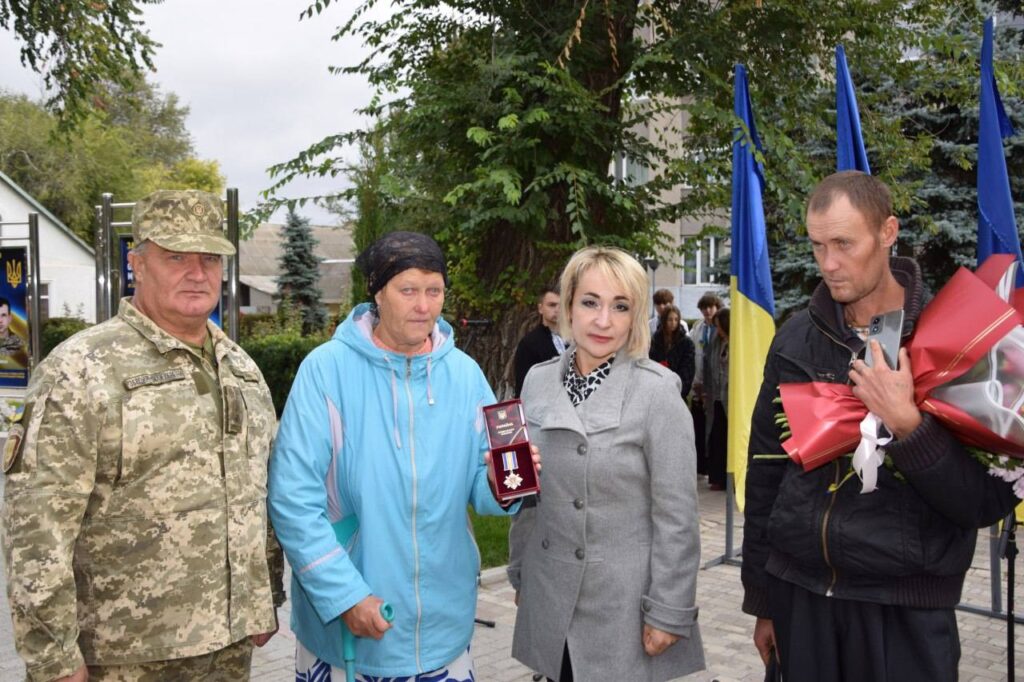 У Саратській громаді полеглого захисника відзначили орденом та надали звання “Почесний громадянин”