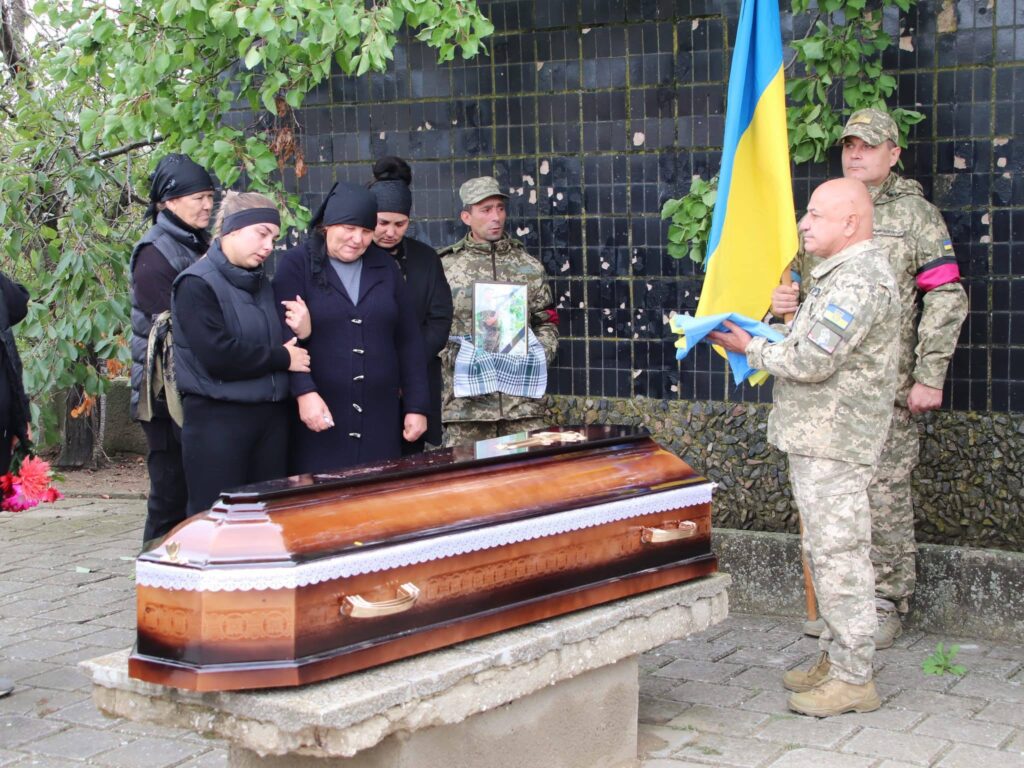 В Болградській громаді провели в останню путь захисника (Фото)
