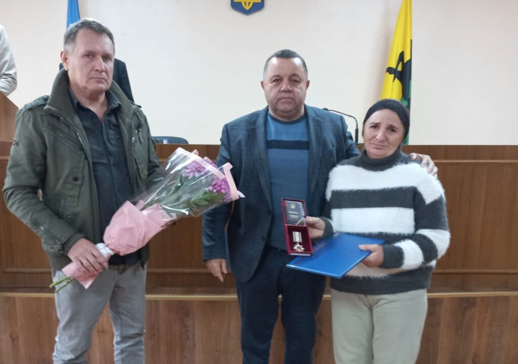 Мати загиблого військовослужбовця з селища Бессарабське отримала нагороду сина