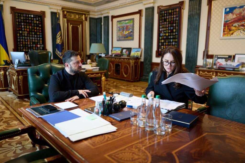 Якою буде ціна на газ для побутових споживачів та коли збільшиться зарплата вчителів: заява Президента