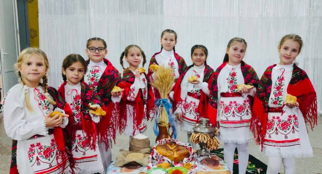 «Хліб – золото мого роду»: у селі Новосільське вперше відзначили свято, присвячене головному символу життя