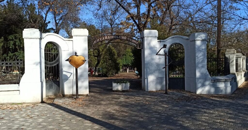 Михайлівський сквер у Білгороді-Дністровському став предметом громадського резонансу: міська рада пояснює зміни