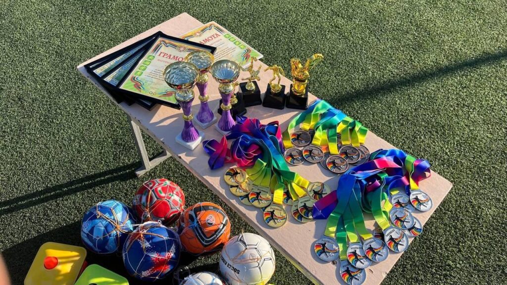 В памʼять про воїнів-земляків: у Суворовській громаді відбувся турнір з міні-футболу