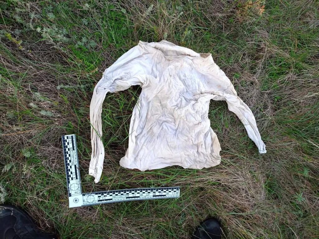 Хто цей чоловік? У полі в Болградському районі знайшли тіло невідомого (Фото)