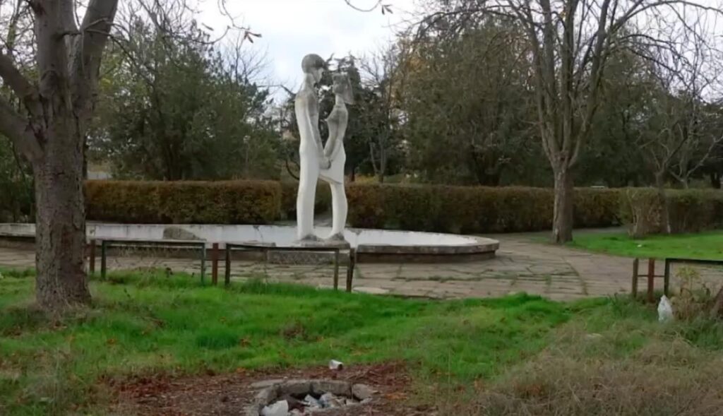 У селищі Сергіївка реконструюють центральний парк