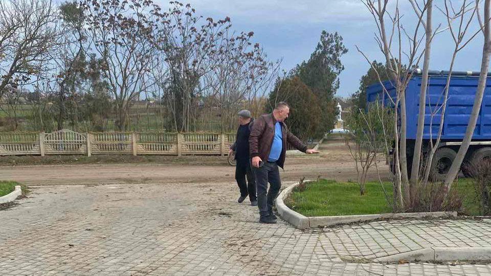 У Вишневому завершується благоустрій території біля нової модульної амбулаторії