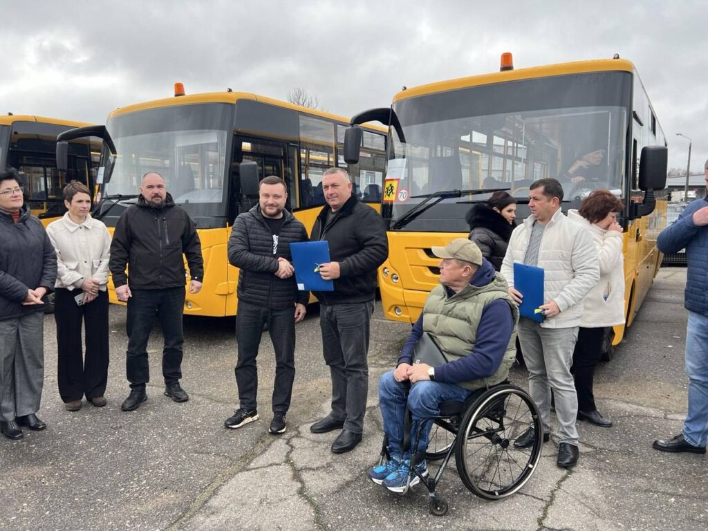 Дивізійська громада отримала новий шкільний автобус для підвезення учнів
