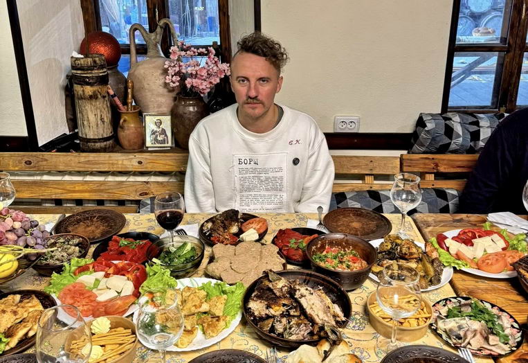 Євген Клопотенко завітав до етнопарку “Фрумушика-Нова”: чим пригощали відомого кулінара у гостинній Бессарабії