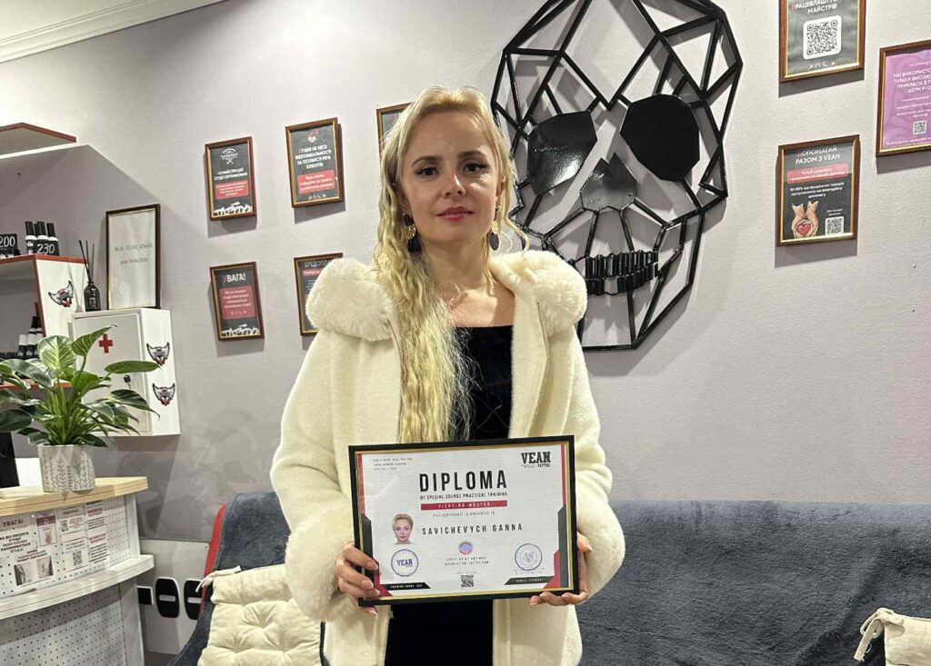 Світло, що йде зсередини: як жителька Рені Ганна Савічевич знайшла своє покликання, створюючи красу