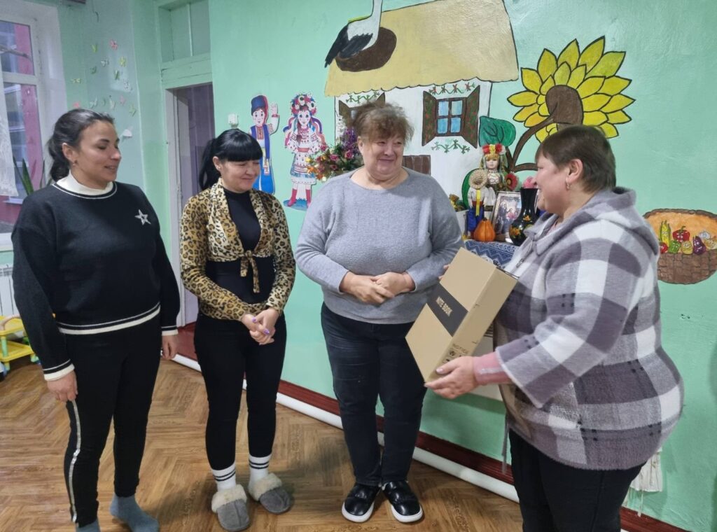 Заклади освіти Теплицької громади отримали обладнання та техніку на майже півмільйона гривень 