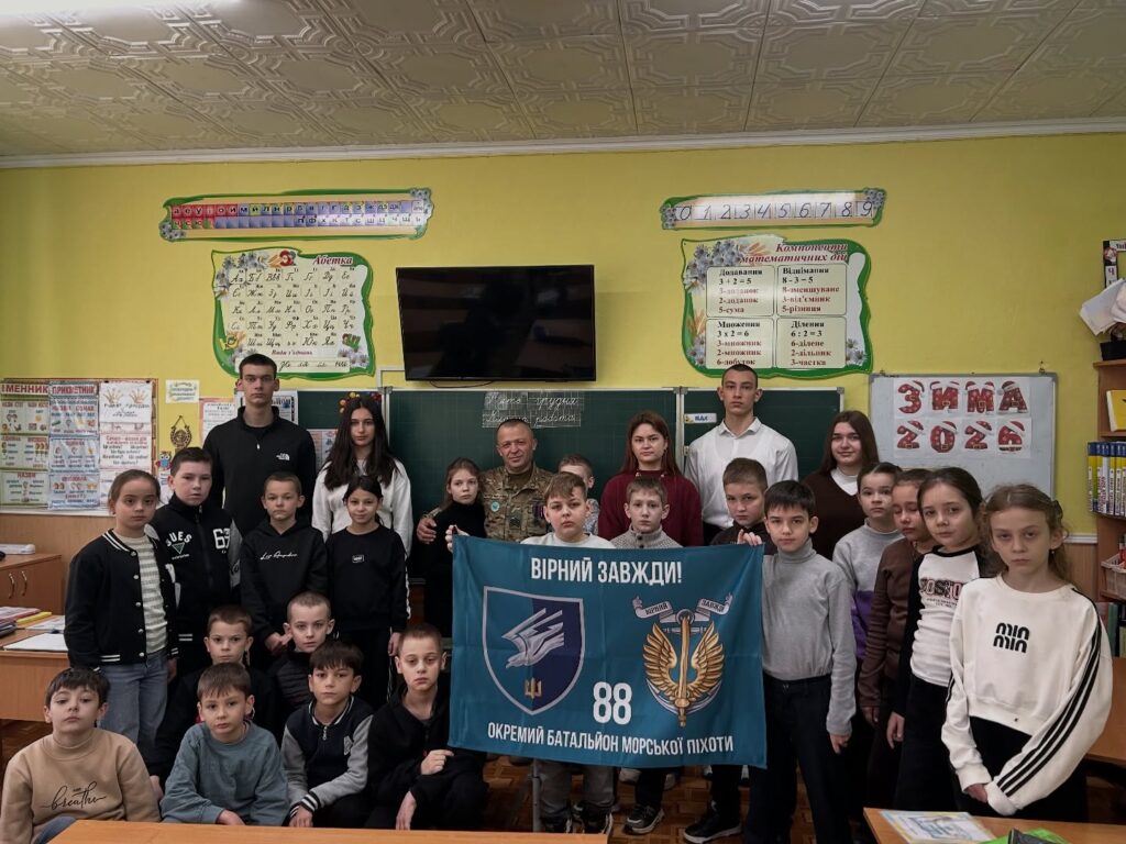 Як учні Болградського опорного закладу допомагають 88 батальйону морської піхоти