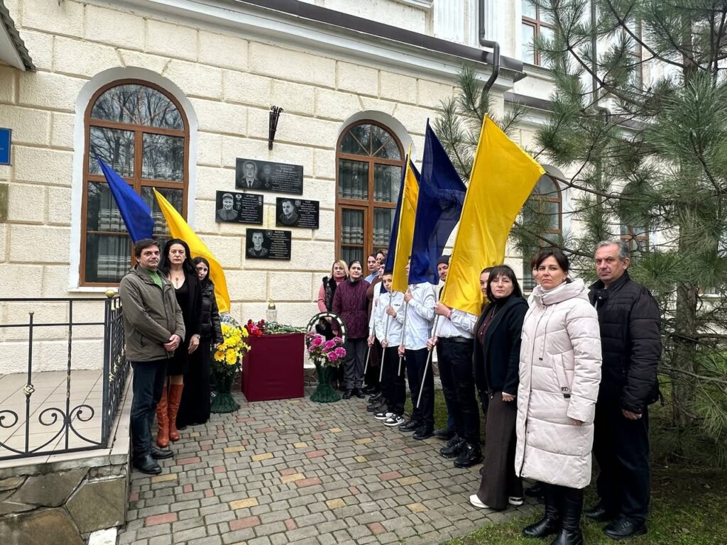 У Болграді на стіні навчального закладу відкрили меморіальну дошку на честь загиблого земляка