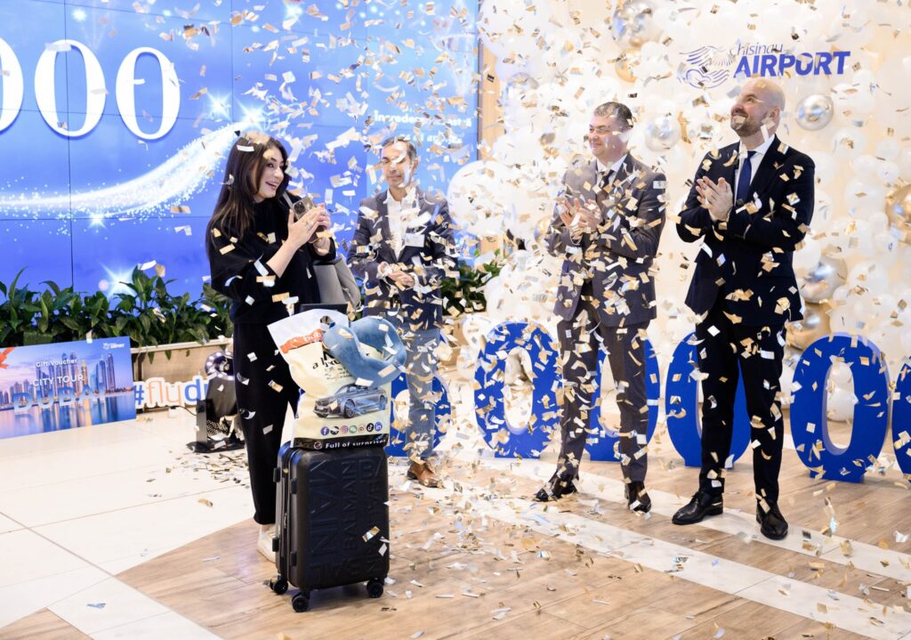 У Кишинівському аеропорту зустріли 6-мільйонного пасажира подарунками